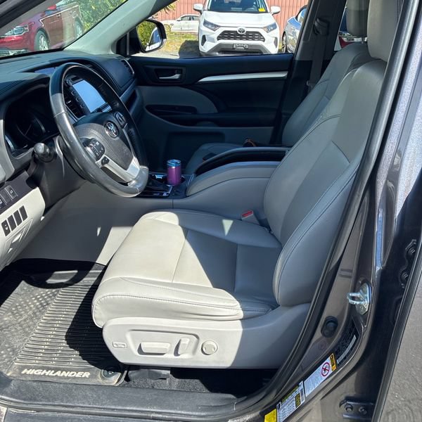 Thumbnail: 2019 Toyota Highlander - 6