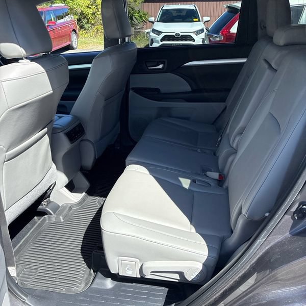 Thumbnail: 2019 Toyota Highlander - 8