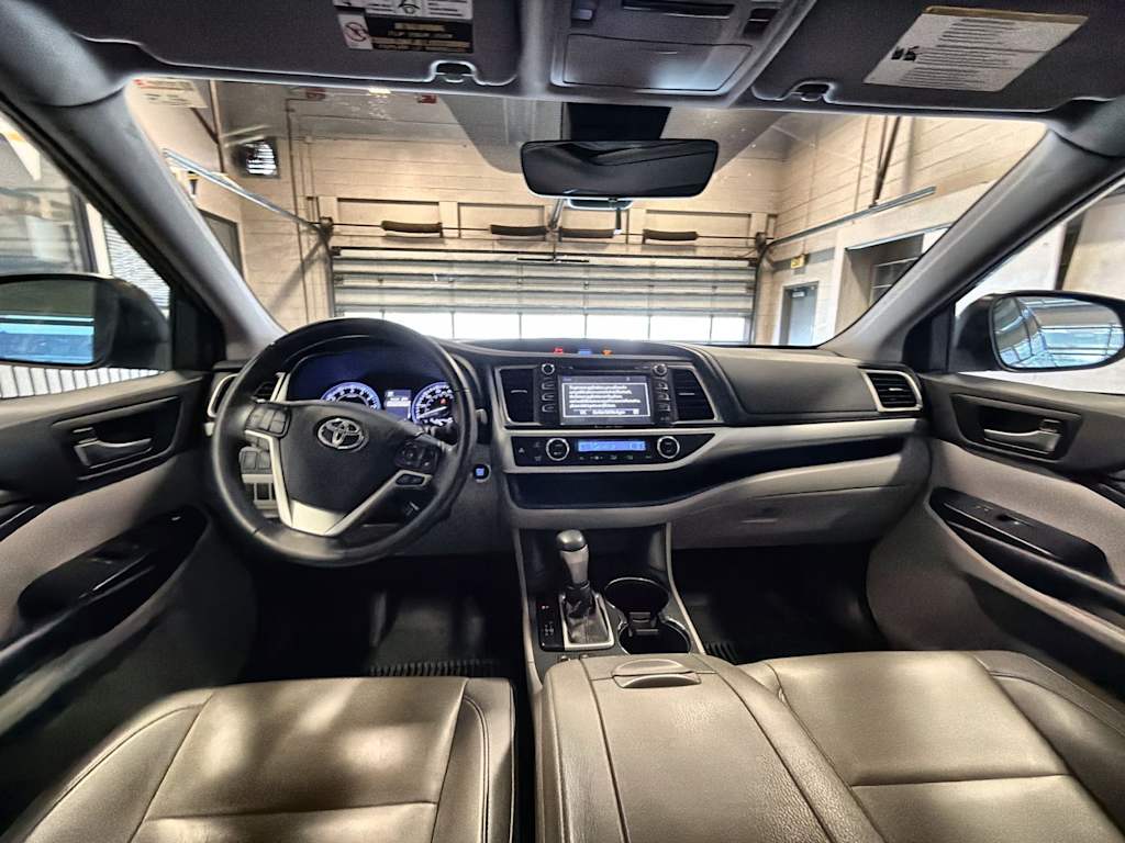 Thumbnail: 2019 Toyota Highlander - 2
