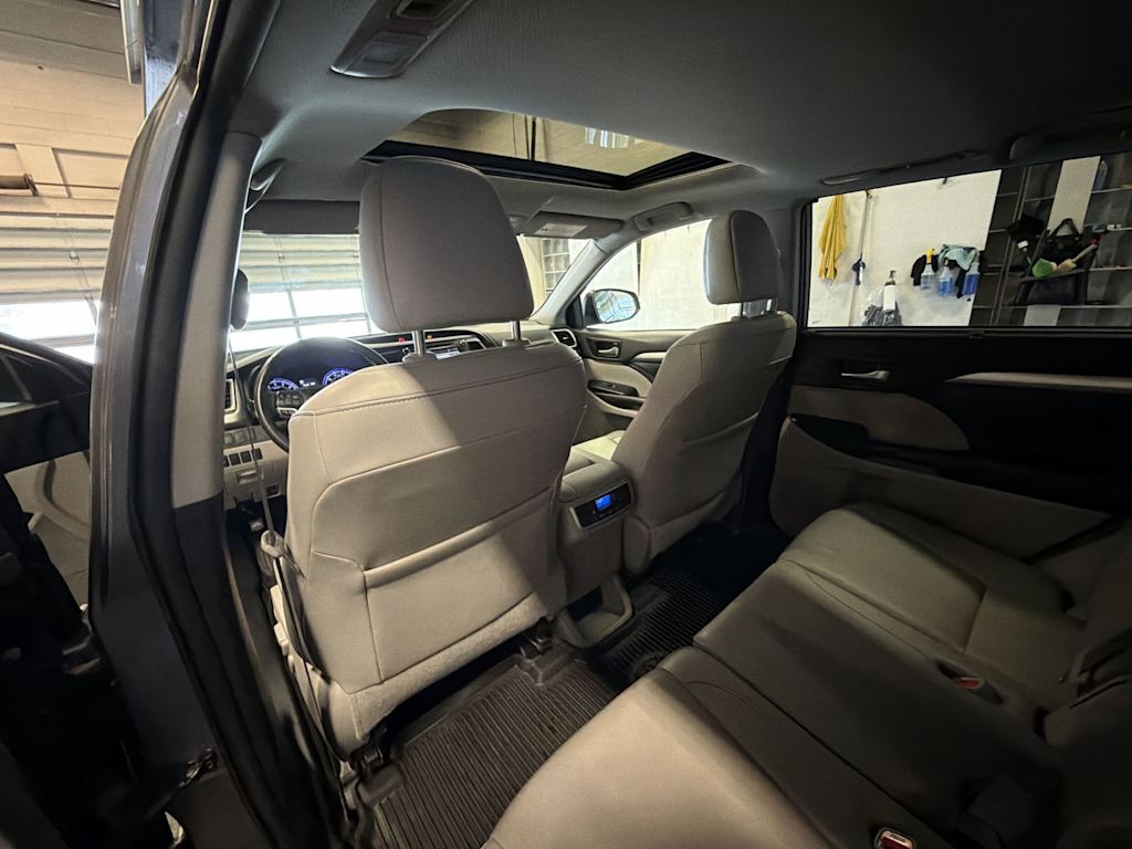Thumbnail: 2019 Toyota Highlander - 12