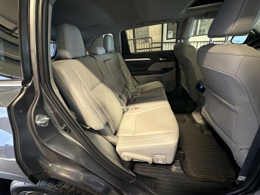 Thumbnail: 2019 Toyota Highlander - 30