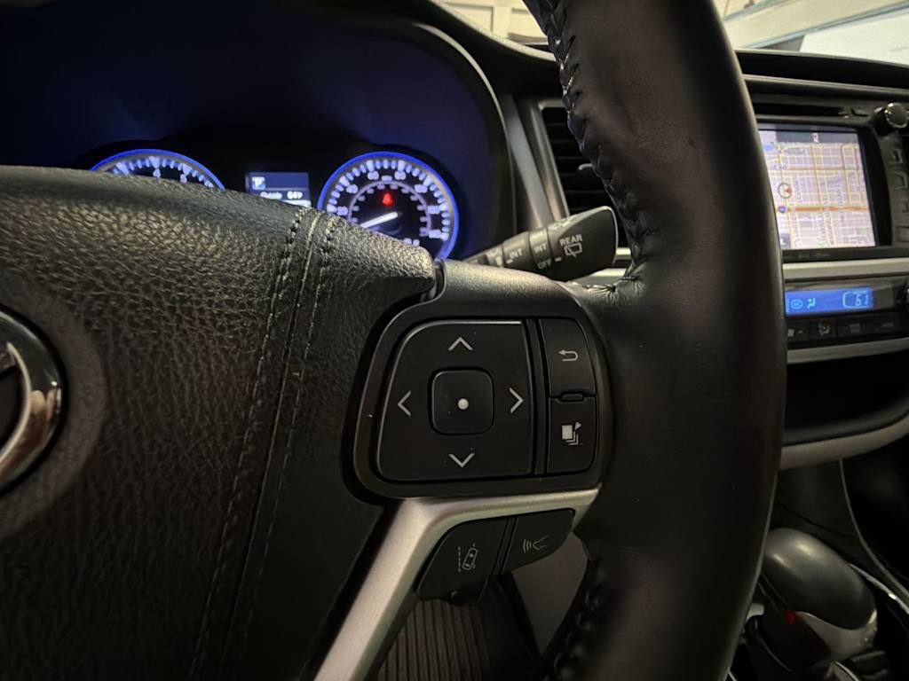 Thumbnail: 2019 Toyota Highlander - 33