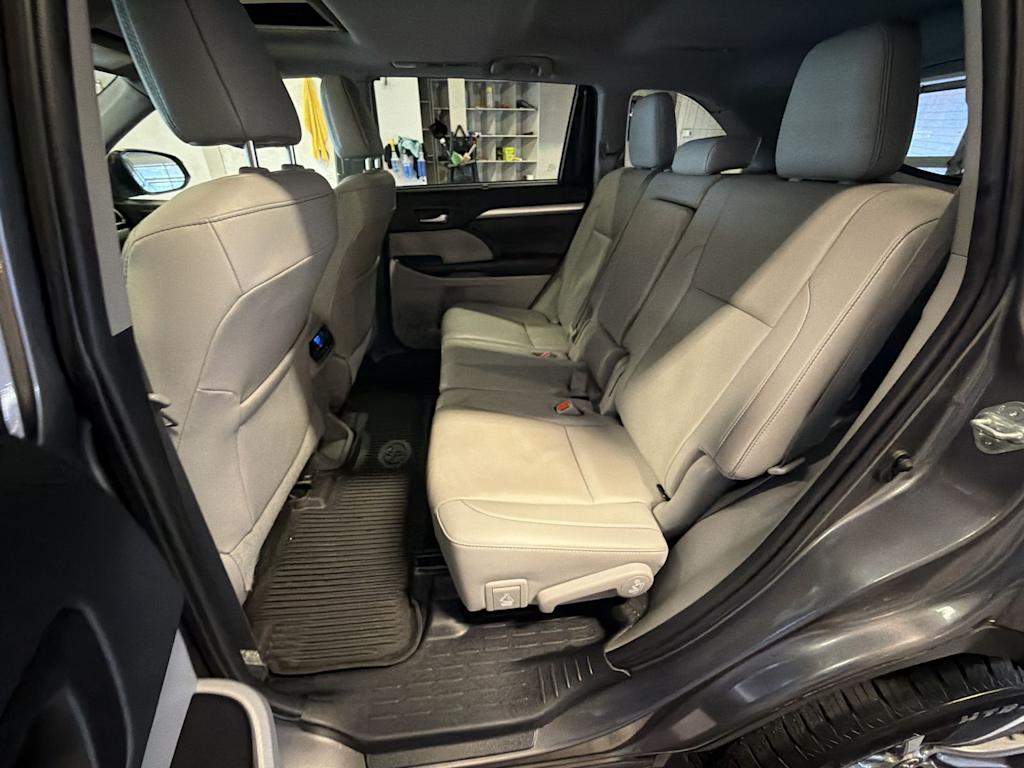 Thumbnail: 2019 Toyota Highlander - 29