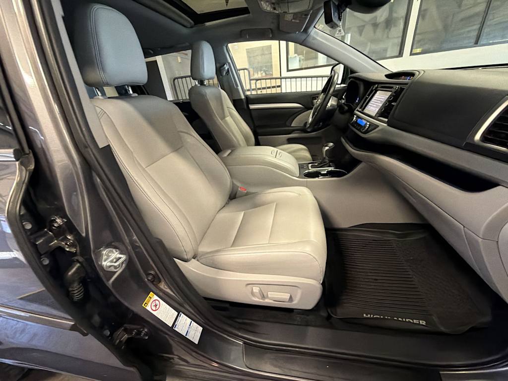 Thumbnail: 2019 Toyota Highlander - 11