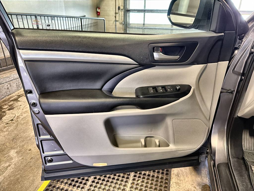 Thumbnail: 2019 Toyota Highlander - 24