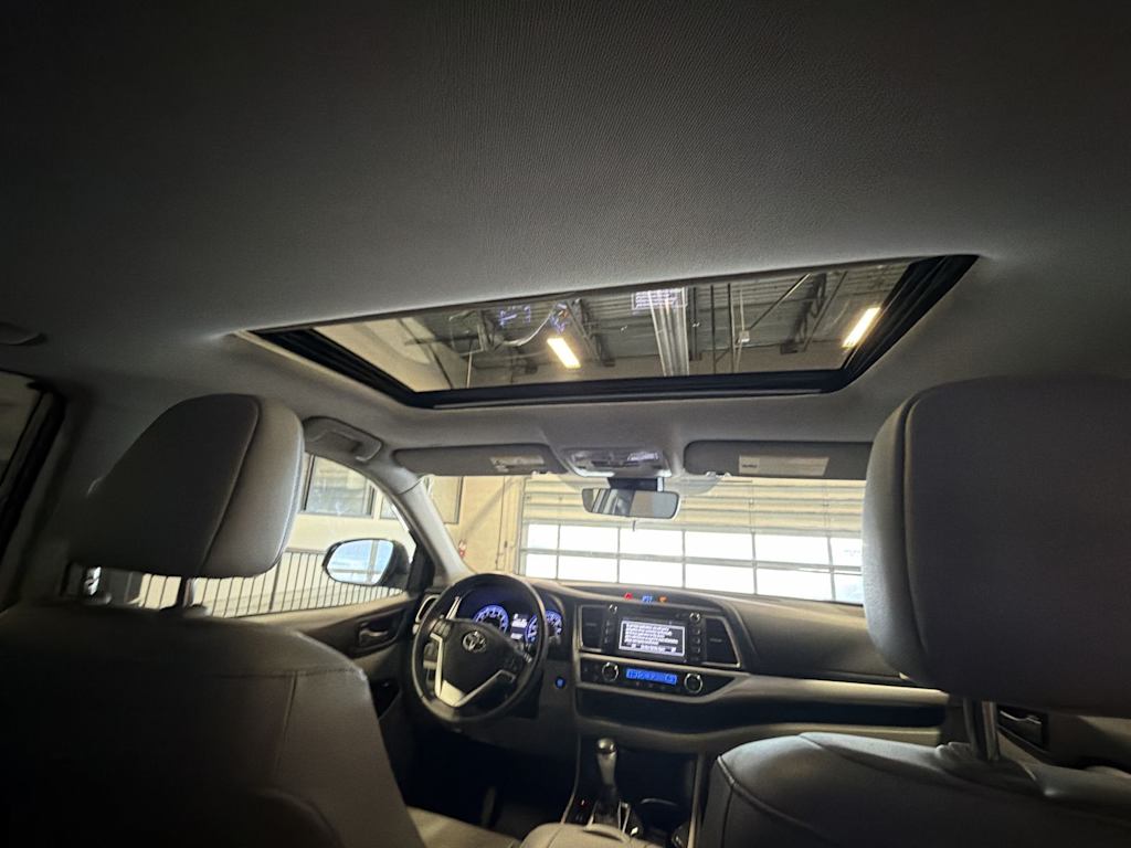 Thumbnail: 2019 Toyota Highlander - 31