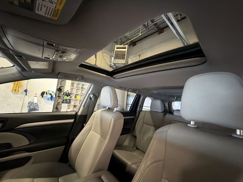 Thumbnail: 2019 Toyota Highlander - 28