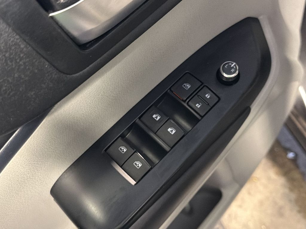 Thumbnail: 2019 Toyota Highlander - 27