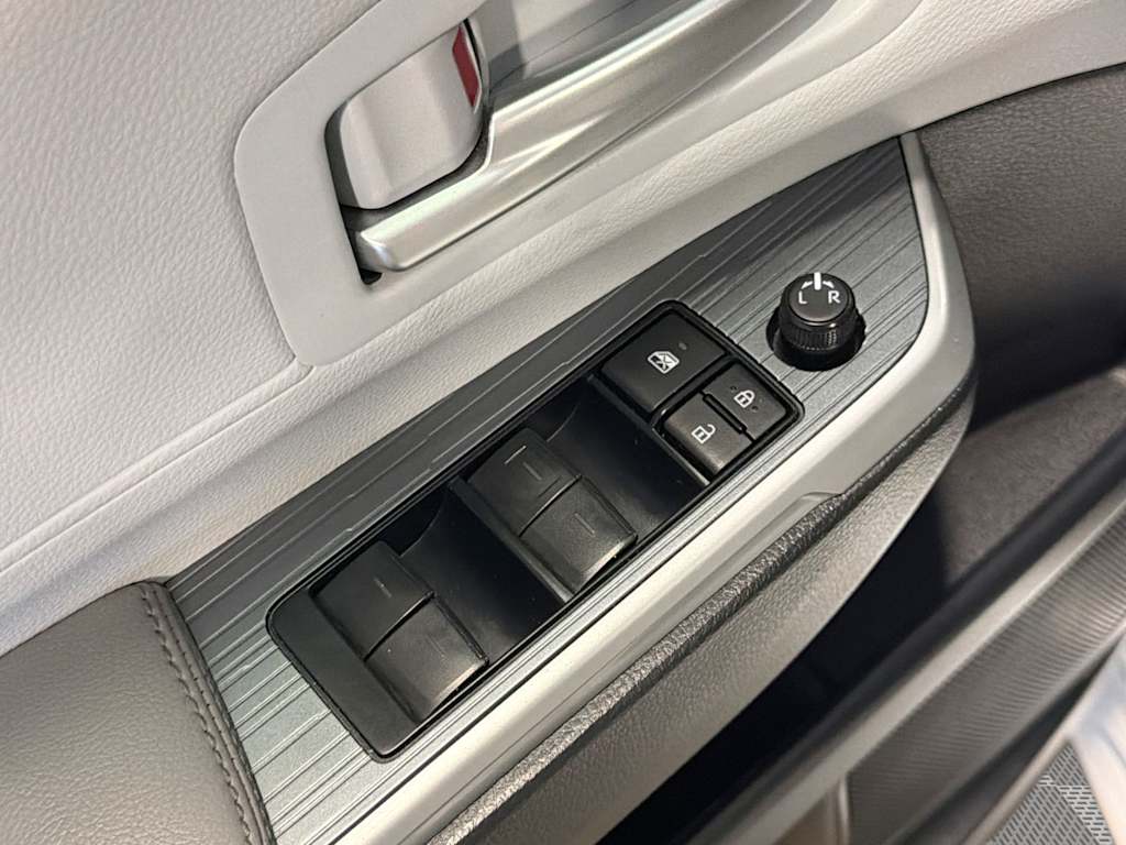 Thumbnail: 2025 Toyota Sienna - 27