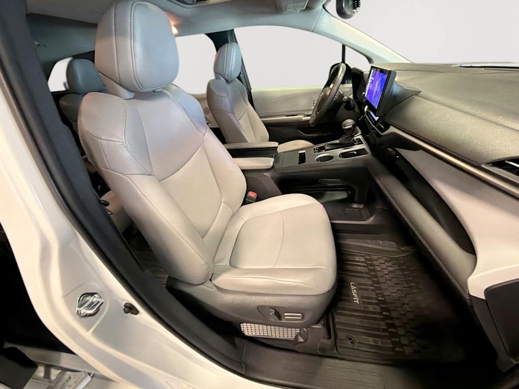 Thumbnail: 2025 Toyota Sienna - 31
