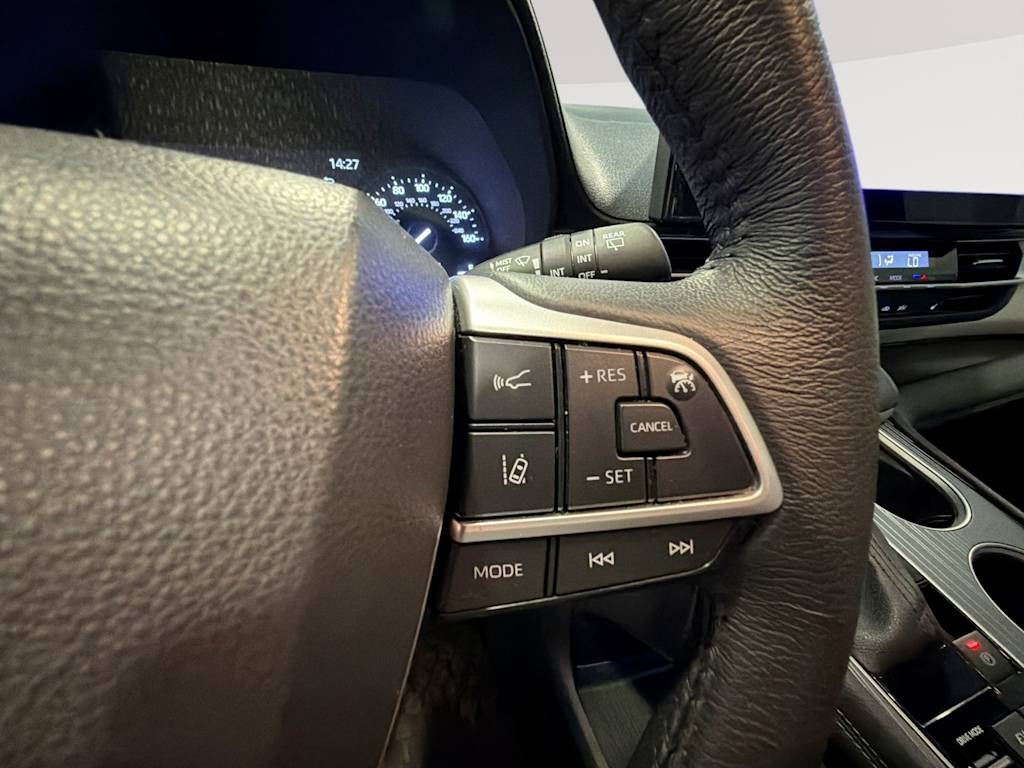 Thumbnail: 2025 Toyota Sienna - 33