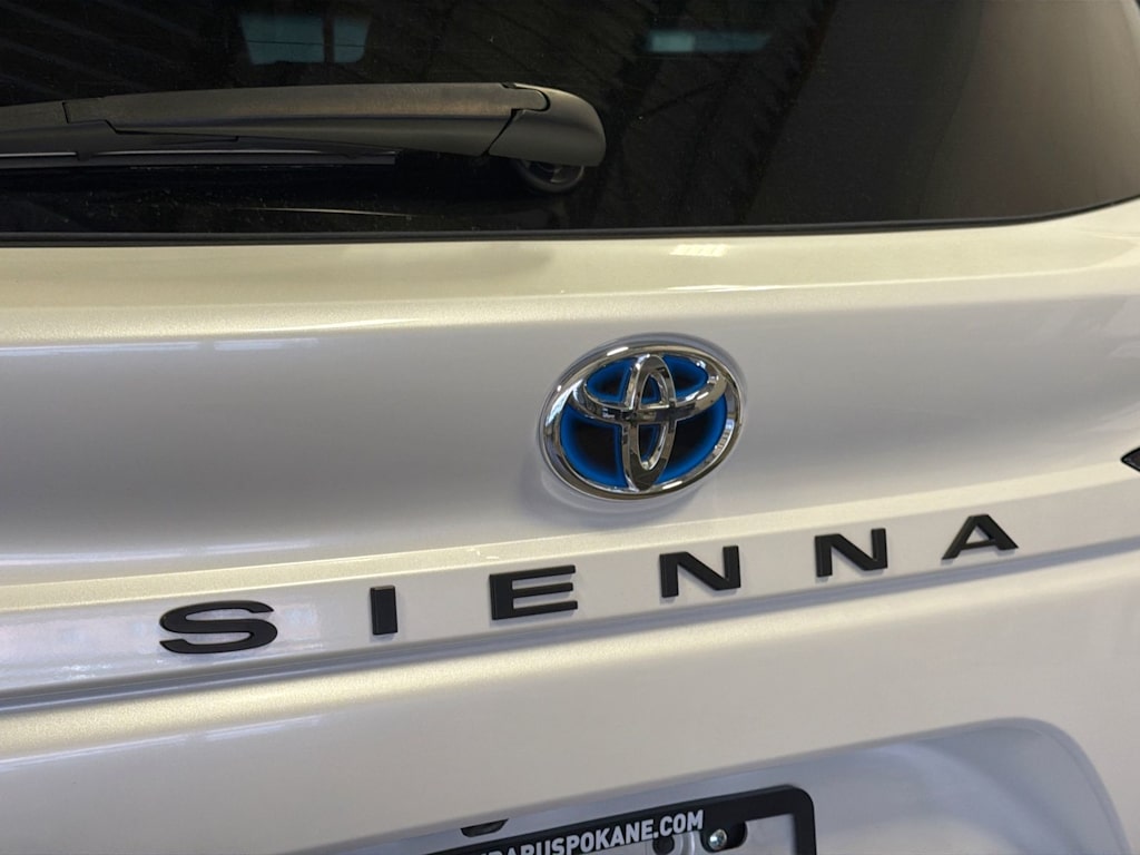 Thumbnail: 2025 Toyota Sienna - 26