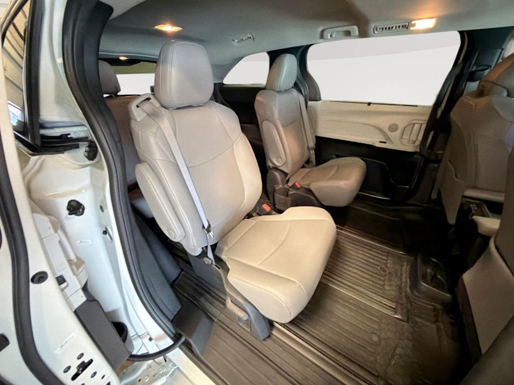 Thumbnail: 2025 Toyota Sienna - 29