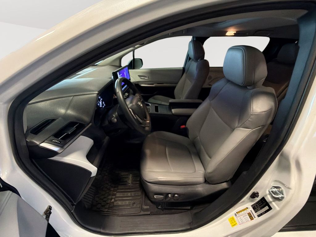 Thumbnail: 2025 Toyota Sienna - 11