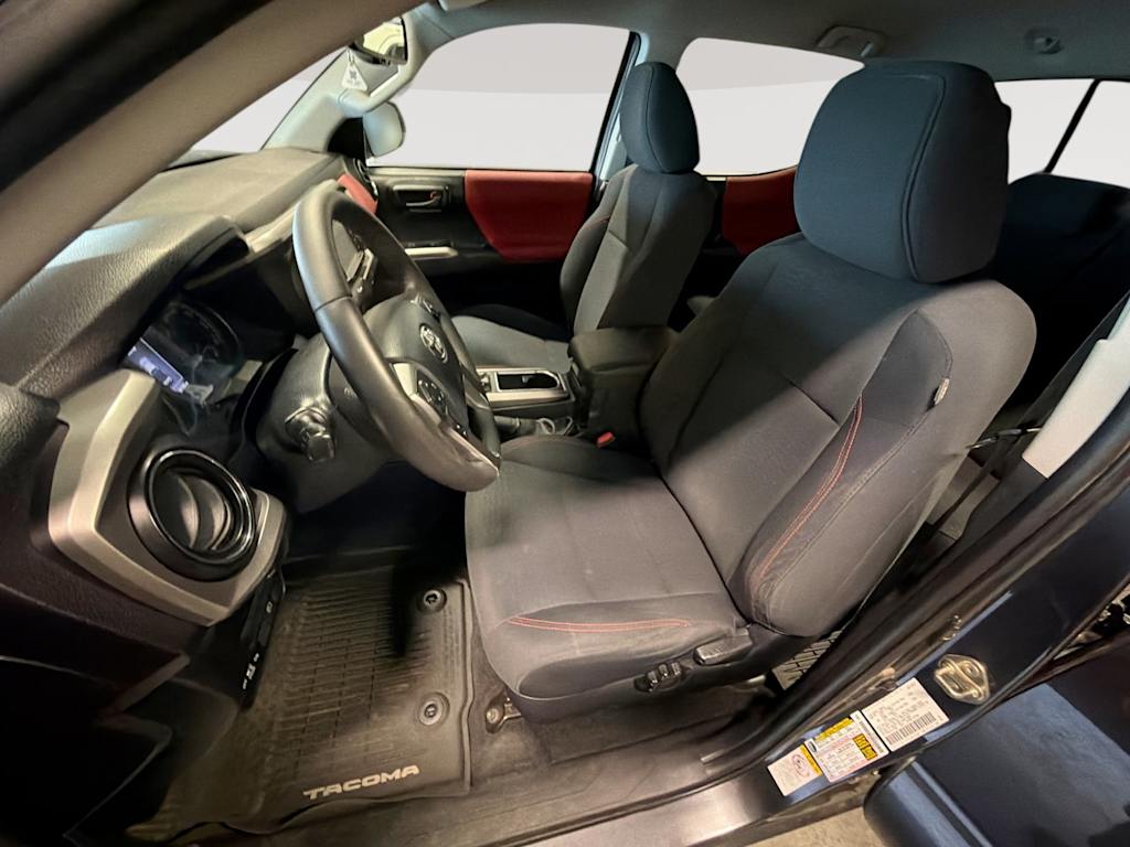 Thumbnail: 2019 Toyota Tacoma - 10