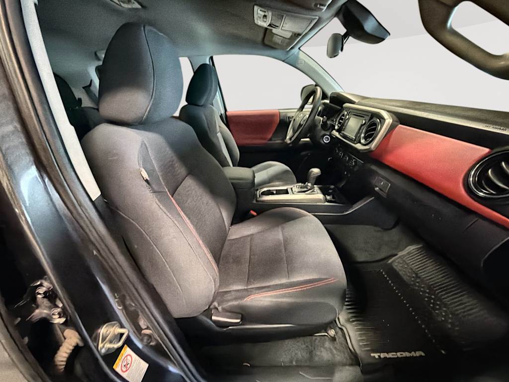 Thumbnail: 2019 Toyota Tacoma - 11