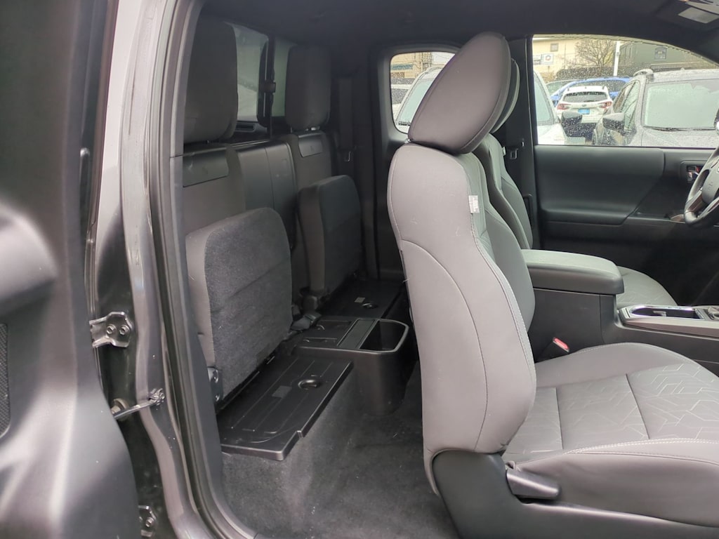 Thumbnail: 2017 Toyota Tacoma - 27