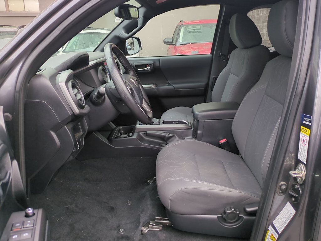 Thumbnail: 2017 Toyota Tacoma - 10