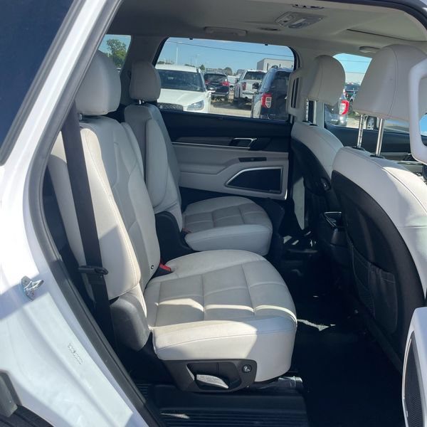 Thumbnail: 2021 Kia Telluride - 24