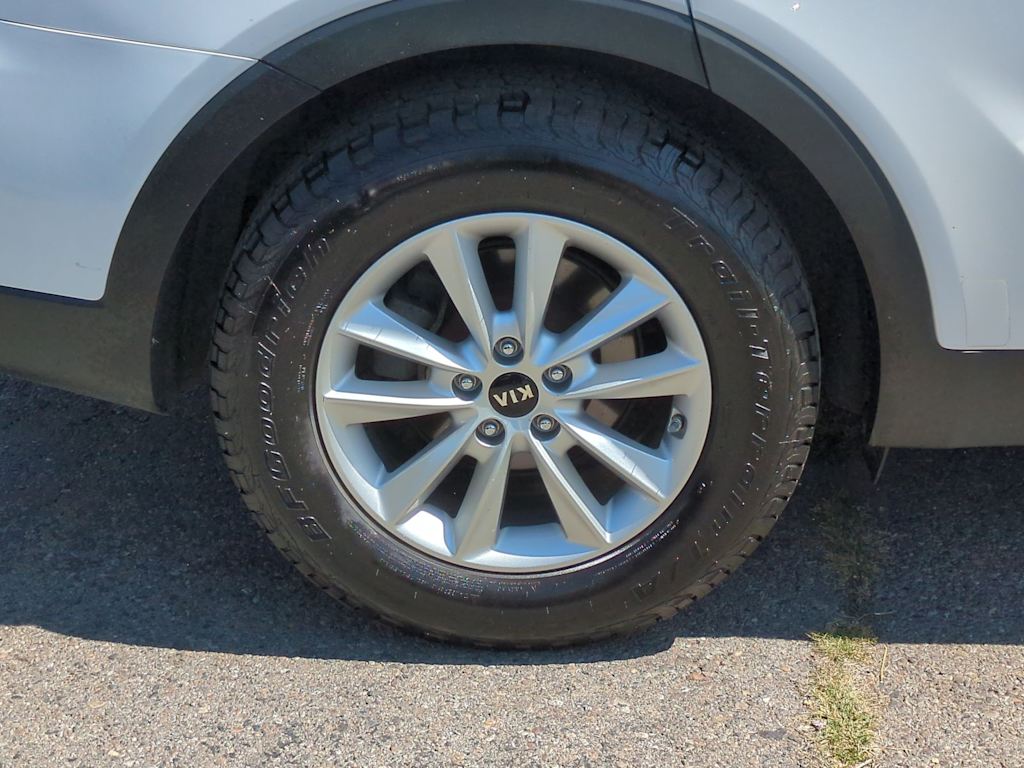 Thumbnail: 2019 Kia Sorento - 8