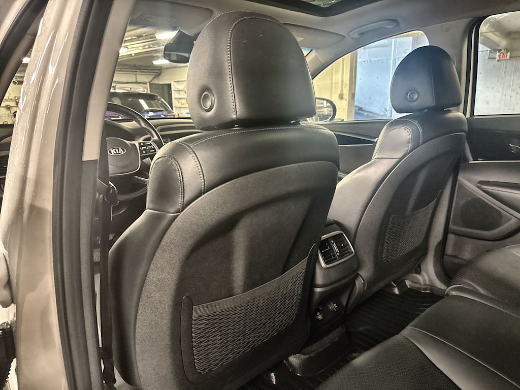 Thumbnail: 2020 Kia Sorento - 12