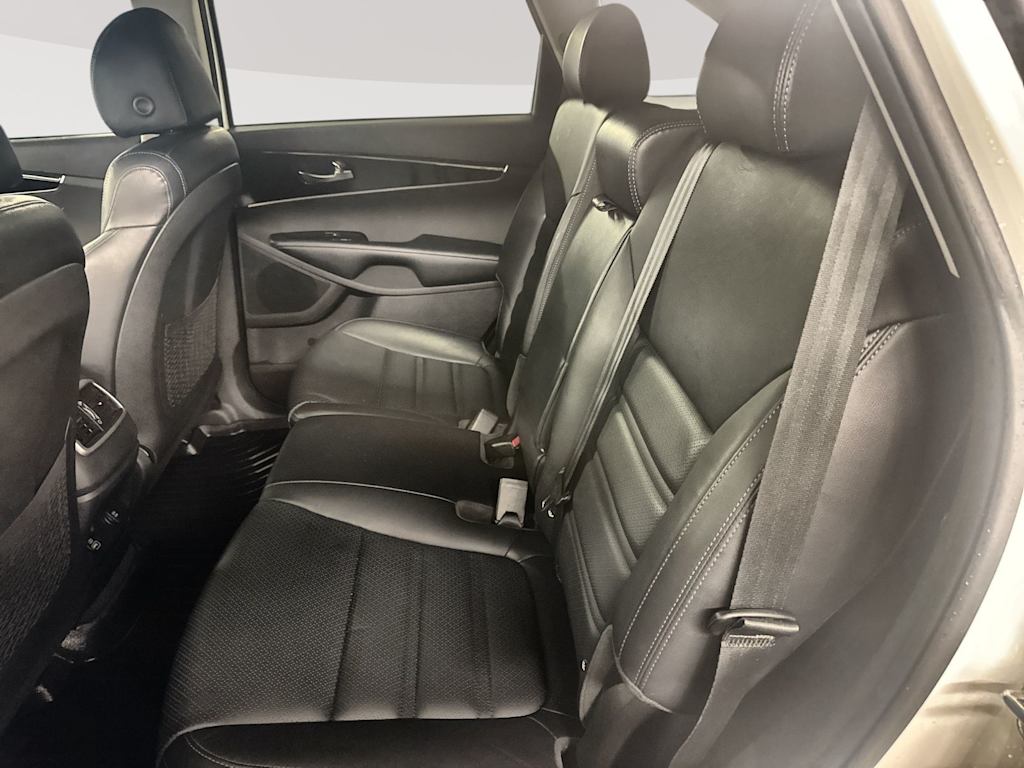 Thumbnail: 2020 Kia Sorento - 29