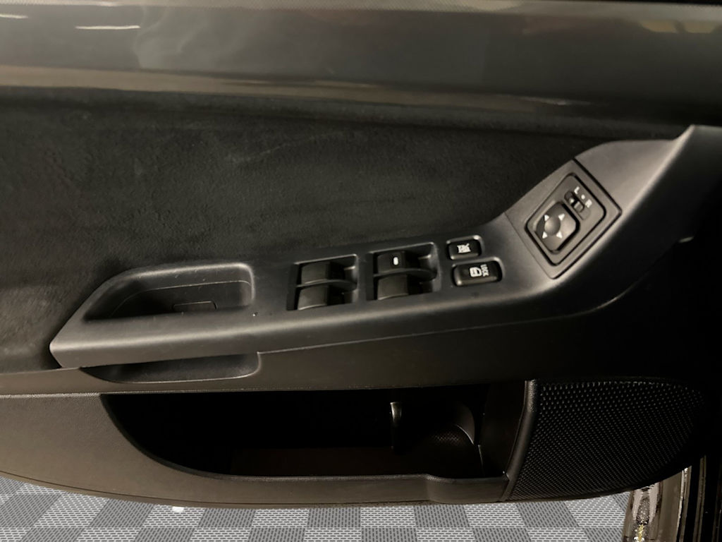 Thumbnail: 2010 Mitsubishi Lancer - 27