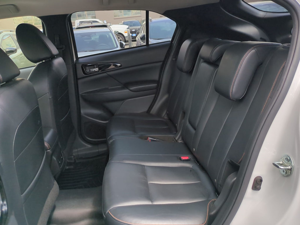 Thumbnail: 2019 Mitsubishi Eclipse Cross - 28