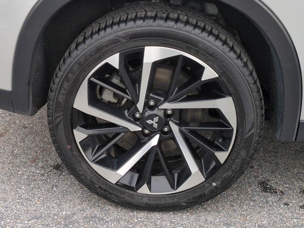 Thumbnail: 2023 Mitsubishi Outlander - 8