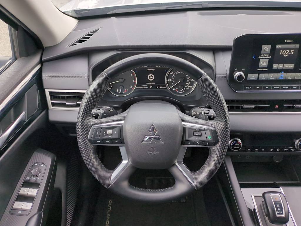 Thumbnail: 2023 Mitsubishi Outlander - 14