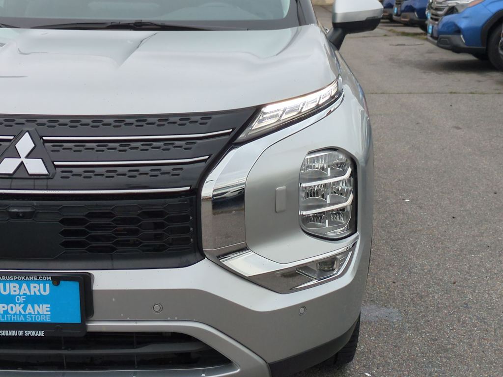 Thumbnail: 2023 Mitsubishi Outlander - 24