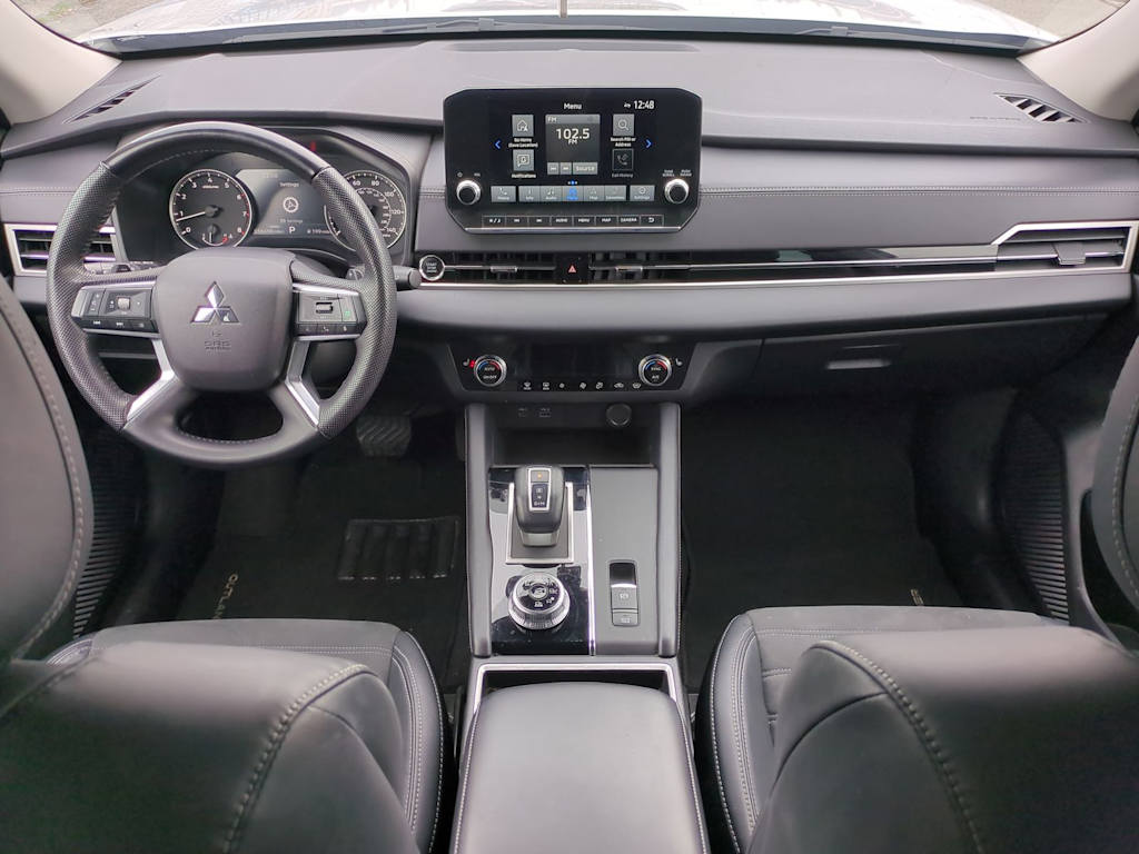 Thumbnail: 2023 Mitsubishi Outlander - 10