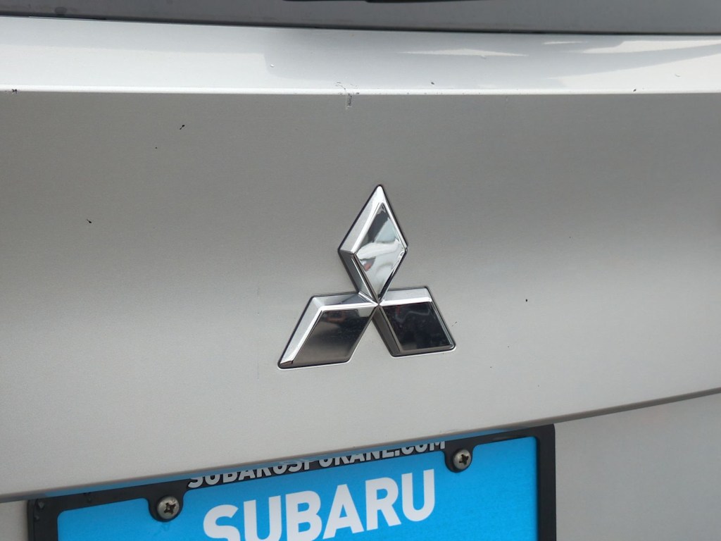 Thumbnail: 2023 Mitsubishi Outlander - 25