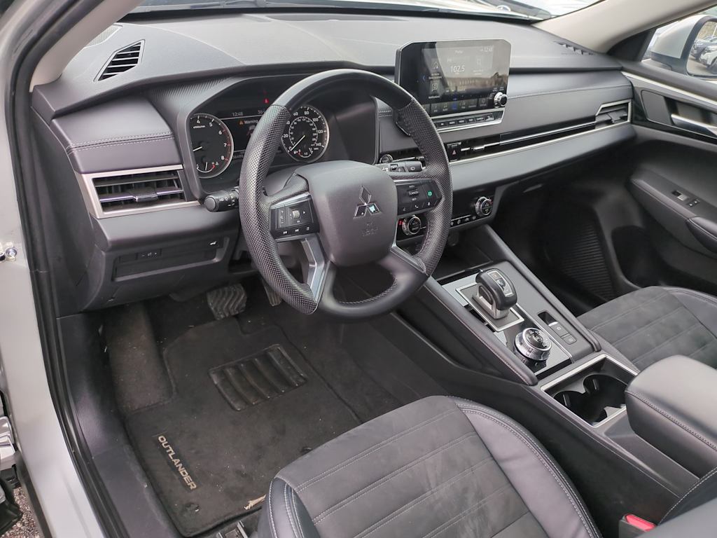Thumbnail: 2023 Mitsubishi Outlander - 2