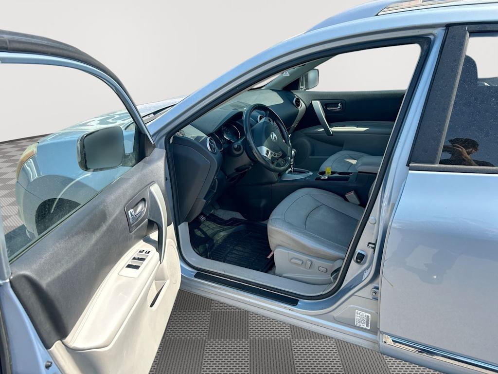 Thumbnail: 2011 Nissan Rogue - 2