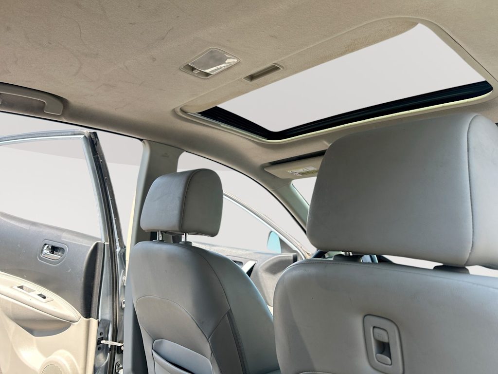 Thumbnail: 2011 Nissan Rogue - 32