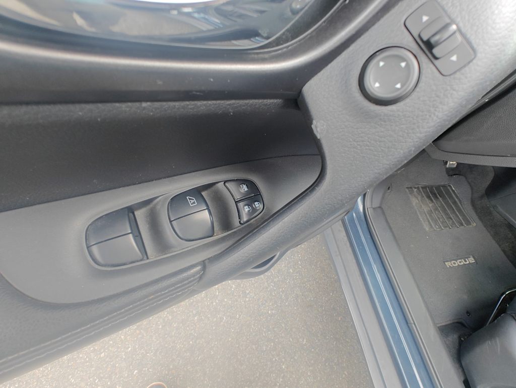 Thumbnail: 2016 Nissan Rogue - 26