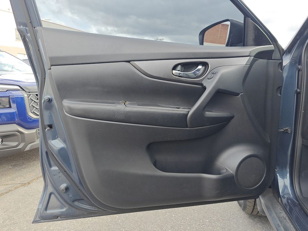 Thumbnail: 2016 Nissan Rogue - 24
