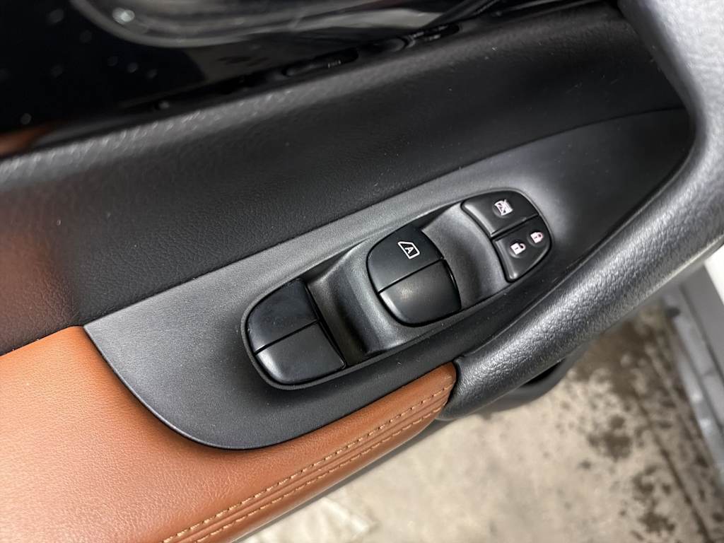 Thumbnail: 2017 Nissan Rogue - 23