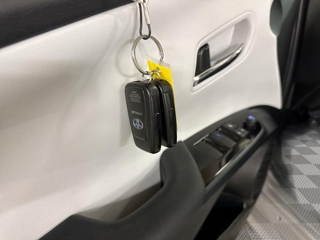 Thumbnail: 2021 Toyota Prius - 6