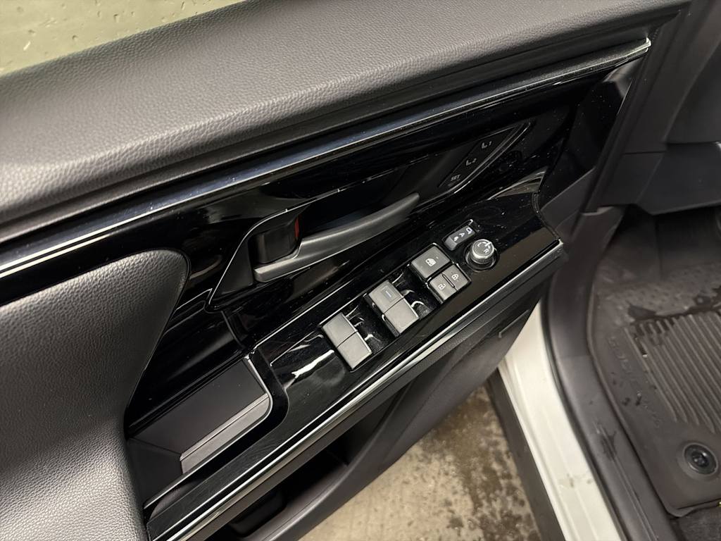 Thumbnail: 2023 Subaru Solterra - 25