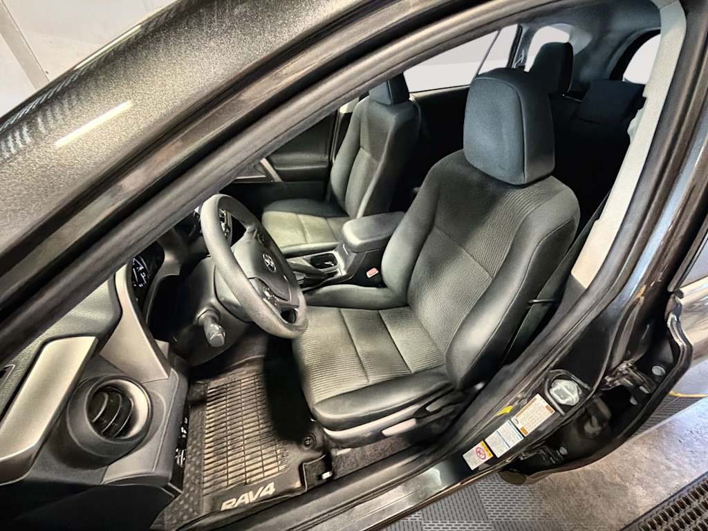 Thumbnail: 2018 Toyota RAV4 - 26