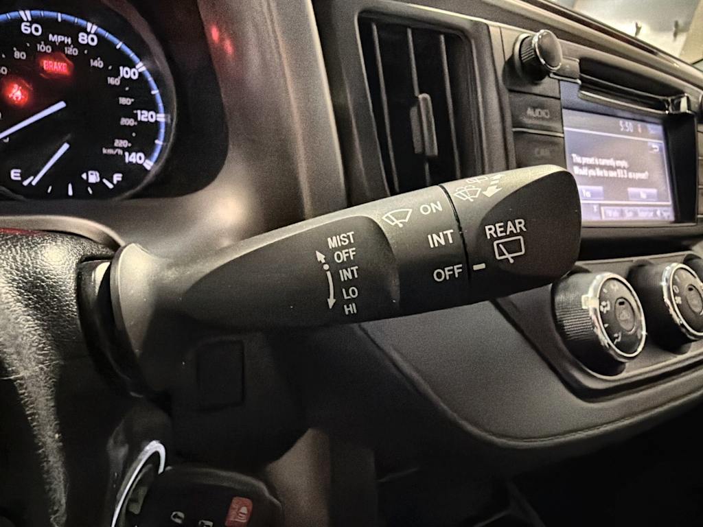 Thumbnail: 2018 Toyota RAV4 - 31