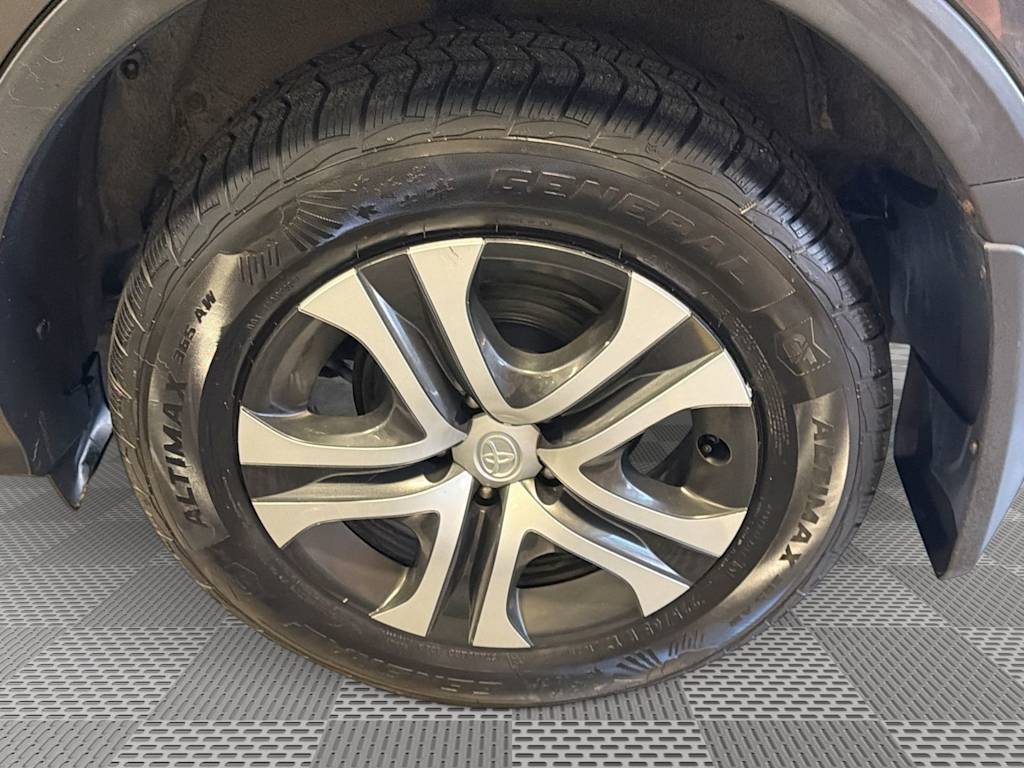 Thumbnail: 2018 Toyota RAV4 - 8