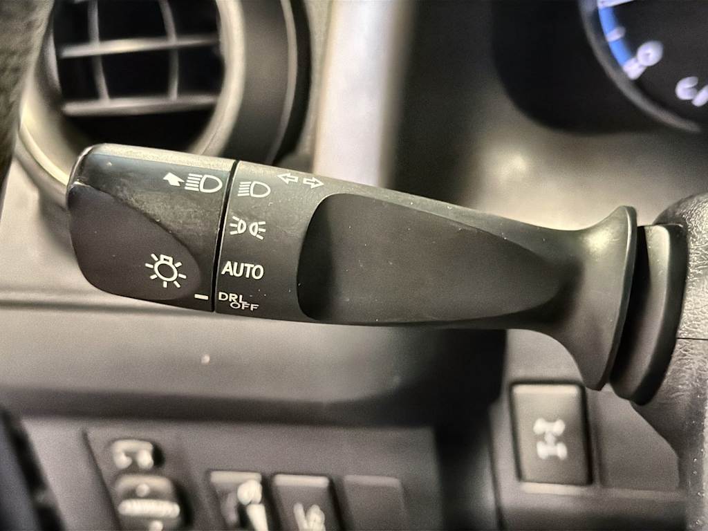 Thumbnail: 2018 Toyota RAV4 - 15