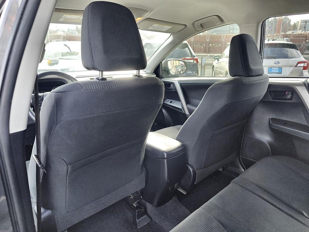 2017 Toyota RAV4 LE - Photo 13