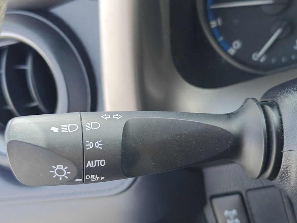 2017 Toyota RAV4 LE - Photo 32