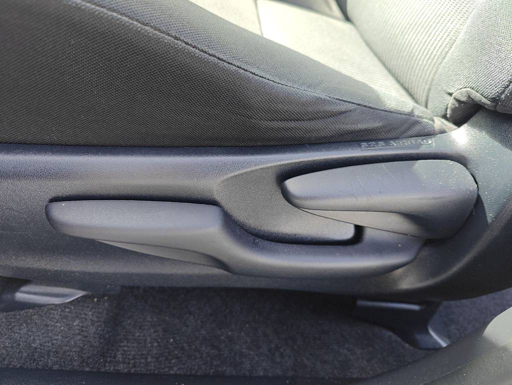 2017 Toyota RAV4 LE - Photo 26