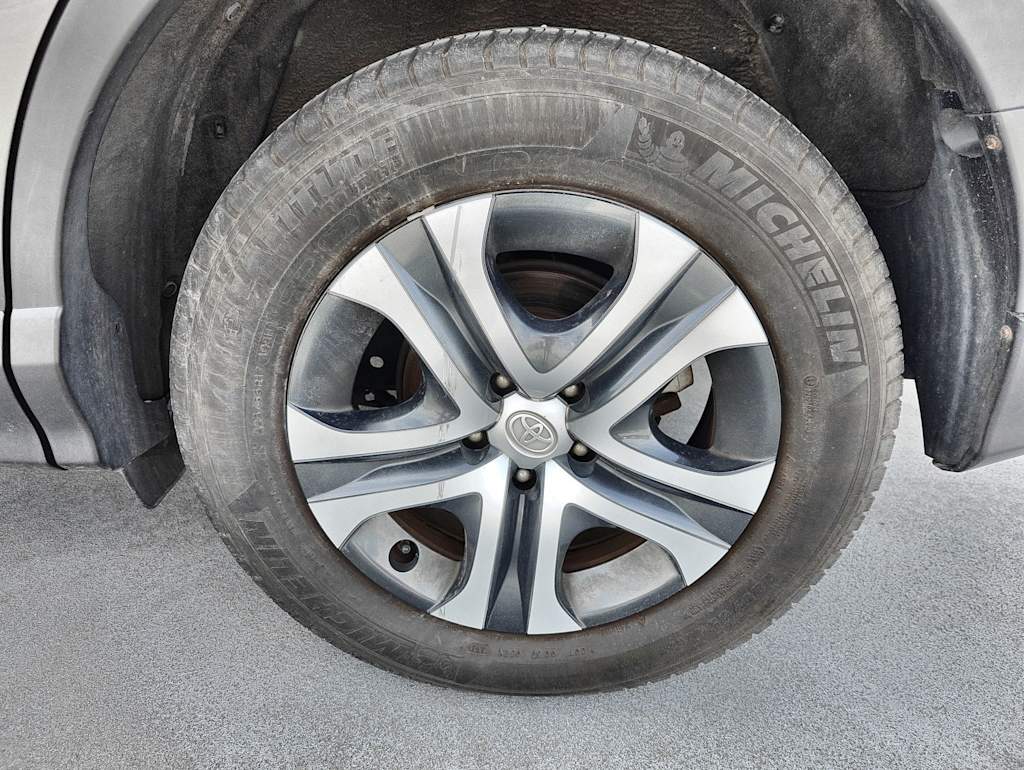 2017 Toyota RAV4 LE - Photo 8