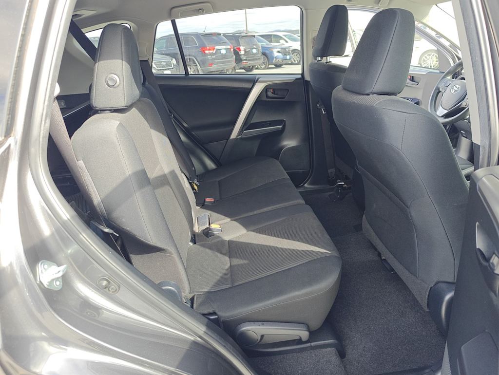 2017 Toyota RAV4 LE - Photo 28